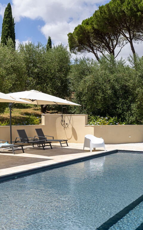 Villa Silvia: Außen, Schwimmbad