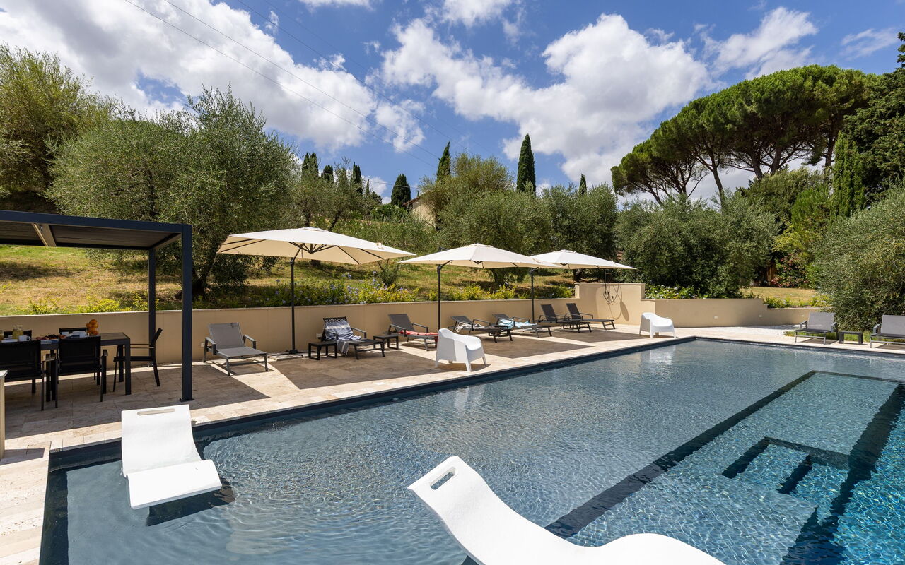 Villa Silvia: Außen, Schwimmbad