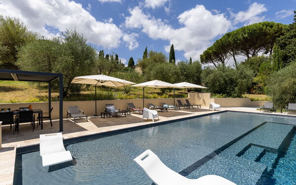 Villa Silvia: Außen, Schwimmbad