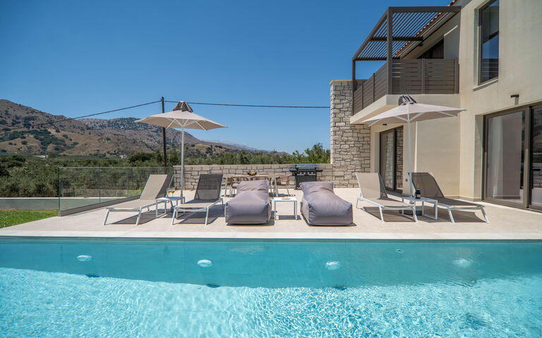 Villa Zen Aphrodite: Außen, Draussen, Schwimmbad