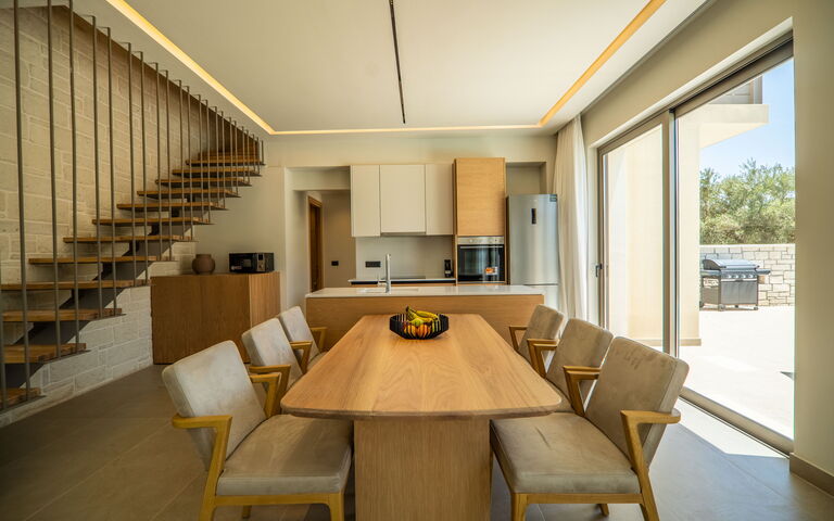 Villa Zen Hera: Esszimmer, Küche, Wohnzimmer