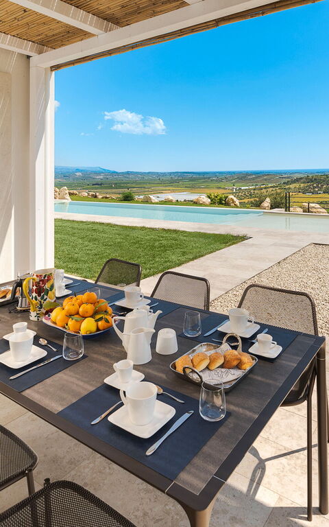 Netina Domus: Ansichten, Draussen