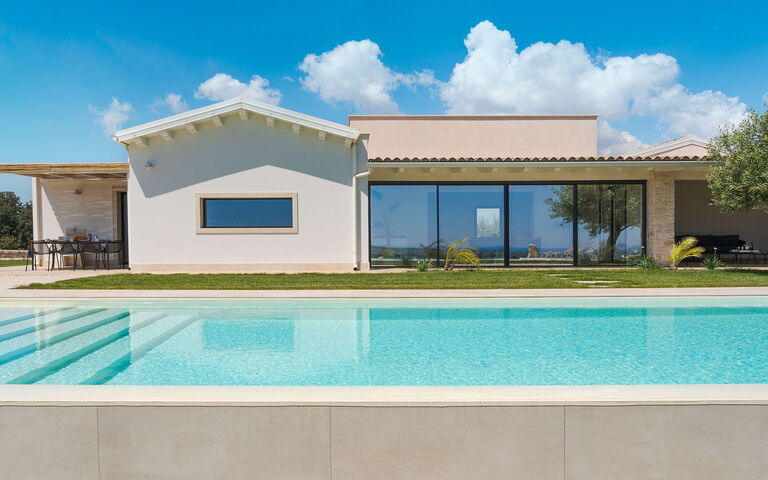 Netina Domus: Draussen, Schwimmbad