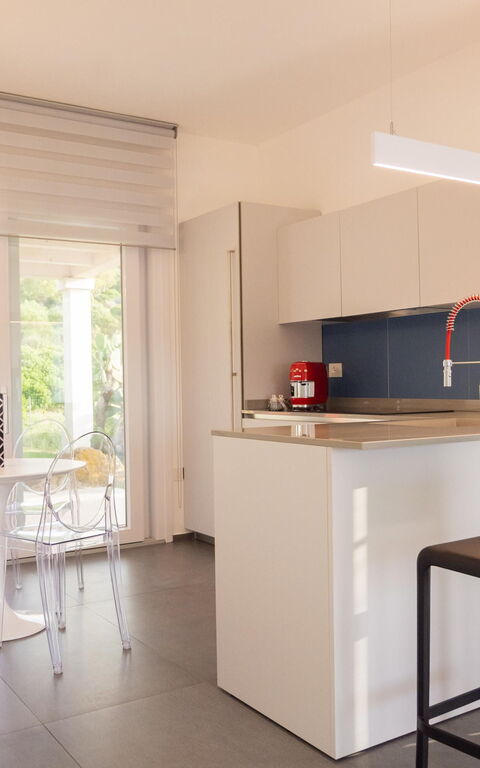 Villa Fior D'acqua: Esszimmer, Küche, Wohnzimmer