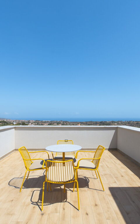 Villa Aversa: Ansichten, Außen, Balkon / Terrasse / Patio, Draussen