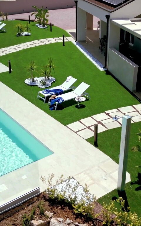 Villa Aversa: Ansichten, Außen, Draussen, Garten, Schwimmbad