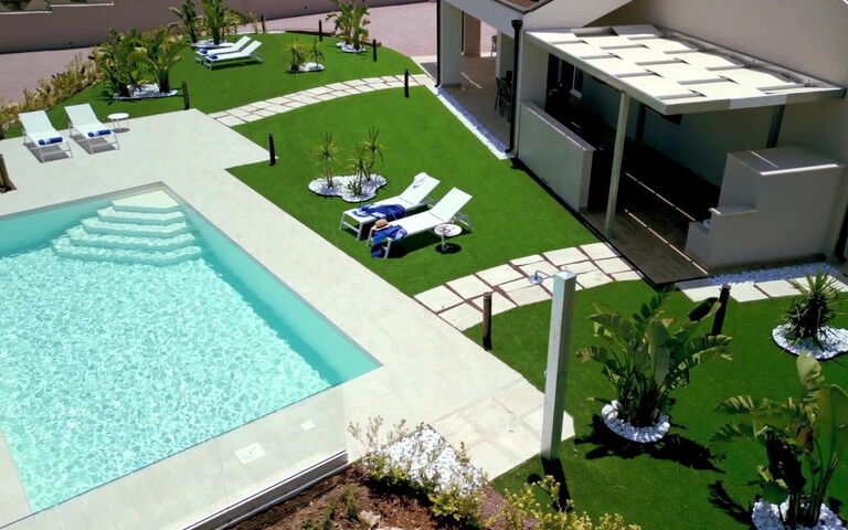 Villa Aversa: Ansichten, Außen, Draussen, Garten, Schwimmbad