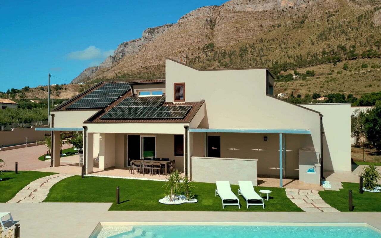 Villa Aversa: Ansichten, Außen, Draussen, Garten, Schwimmbad