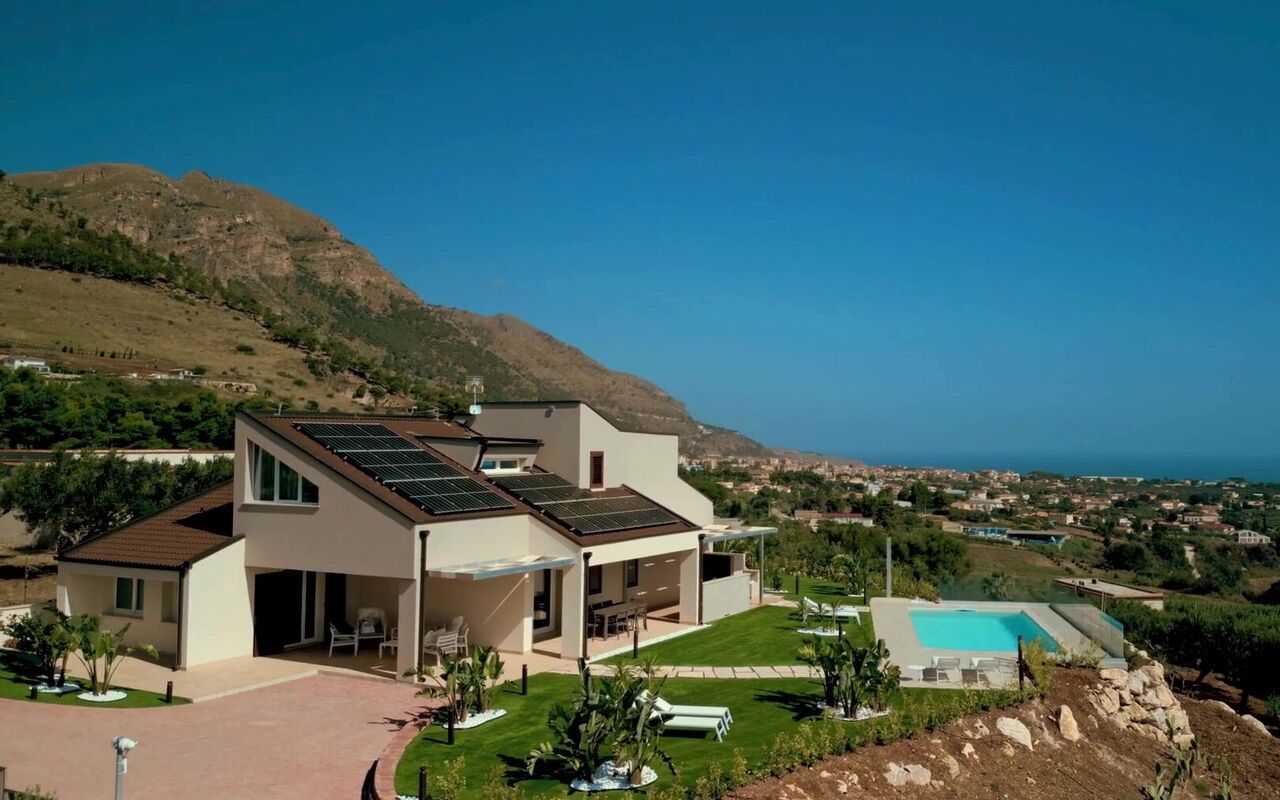 Villa Aversa: Ansichten, Außen, Draussen, Garten, Schwimmbad