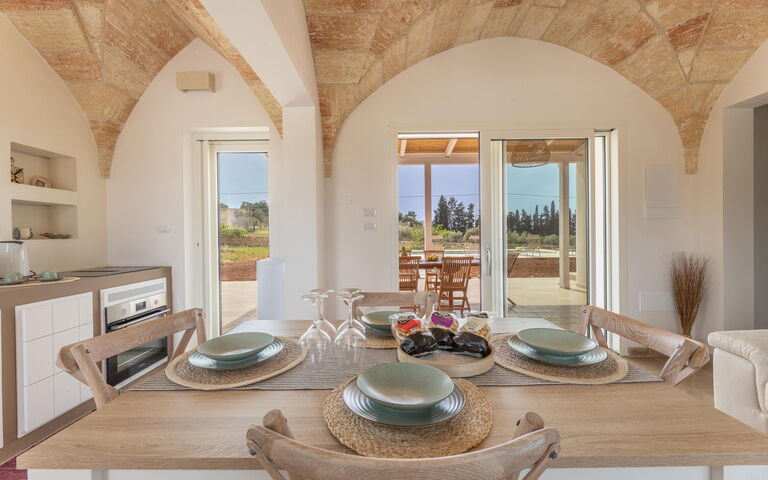 Villa Incantesimo: Esszimmer, Küche, Wohnzimmer