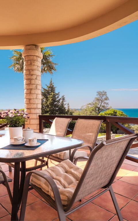 Villa Irida: Ansichten, Balkon / Terrasse / Patio