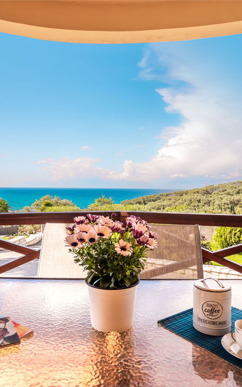 Villa Irida: Ansichten, Balkon / Terrasse / Patio