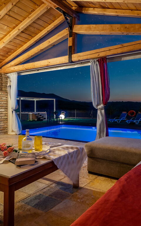 Villa Irida: Balkon / Terrasse / Patio, Schwimmbad