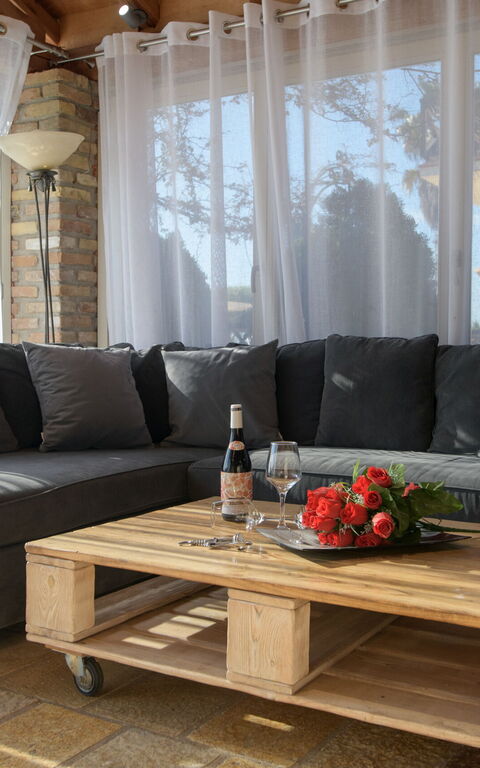 Villa Irida: Esszimmer, Küche, Wohnzimmer
