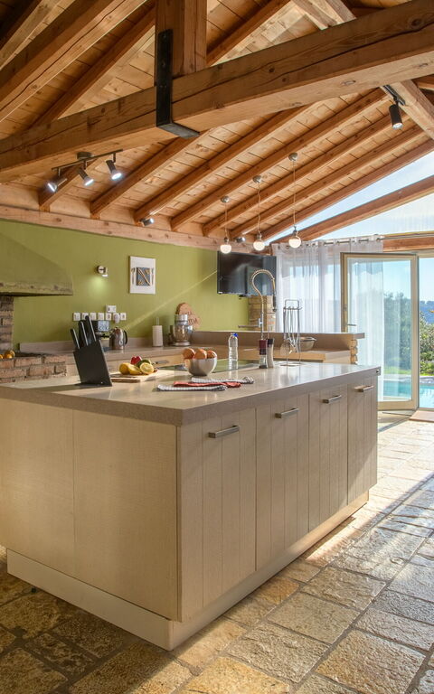 Villa Irida: Esszimmer, Küche, Wohnzimmer