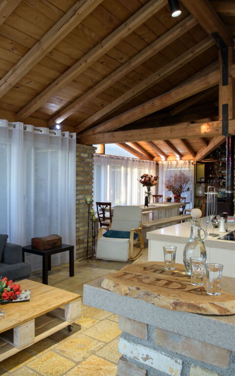 Villa Irida: Esszimmer, Küche, Wohnzimmer