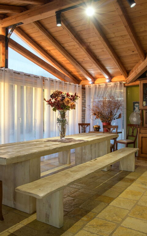 Villa Irida: Esszimmer, Küche, Wohnzimmer