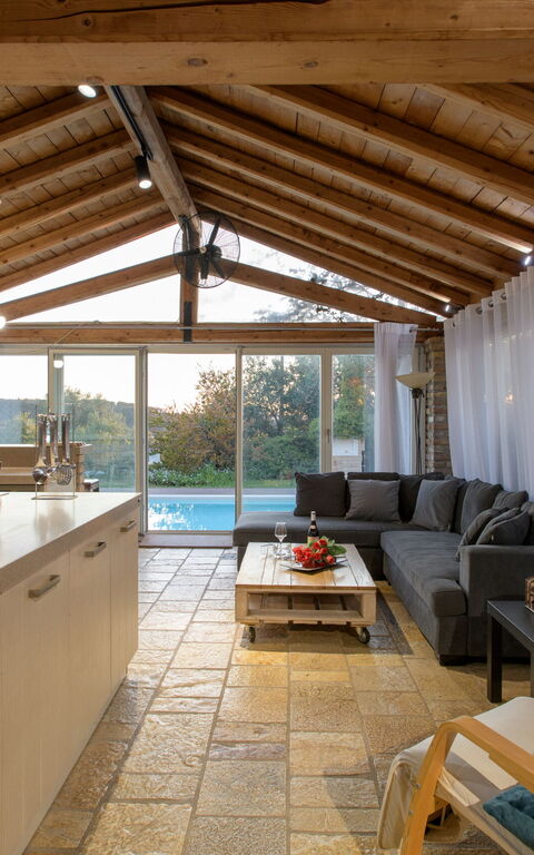 Villa Irida: Esszimmer, Küche, Wohnzimmer