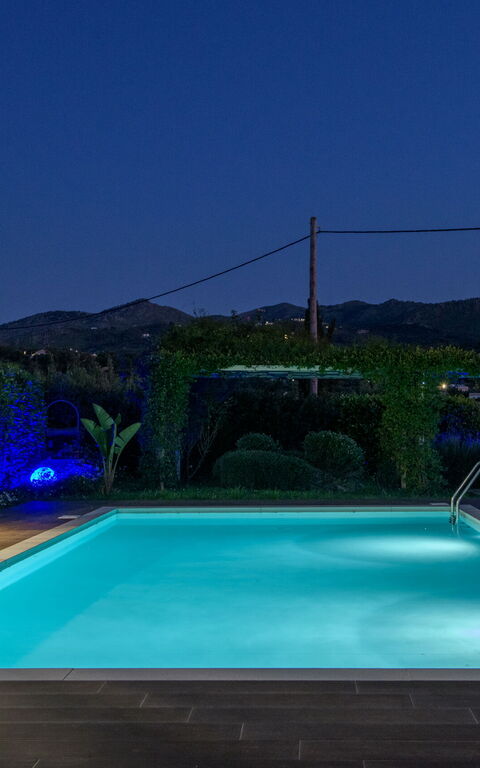 Villa Irida: Draussen, Schwimmbad