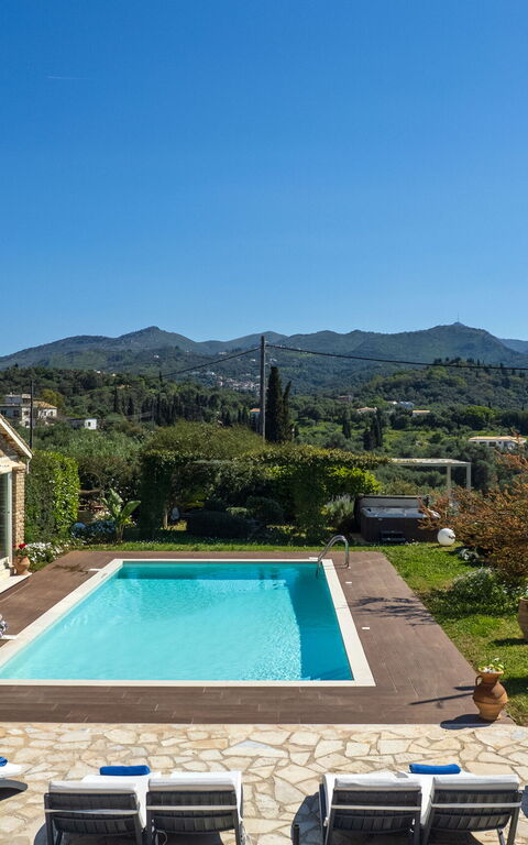Villa Irida: Draussen, Schwimmbad