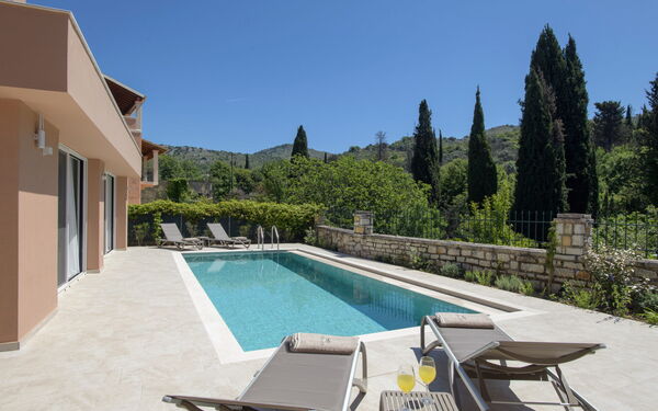 Villa Eleas Ikos: Außen, Draussen, Schwimmbad