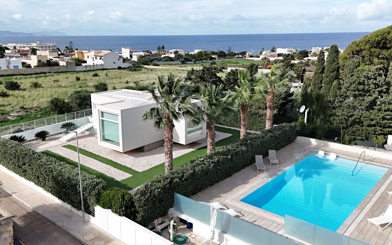 Villa Pizzolungo: Ansichten, Draussen, Schwimmbad