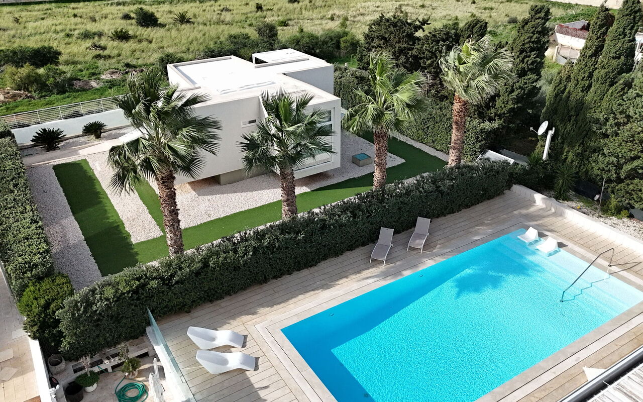 Villa Pizzolungo: Ansichten, Draussen, Garten, Schwimmbad