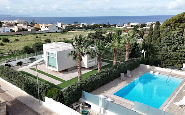 Villa Pizzolungo: Ansichten, Draussen, Schwimmbad