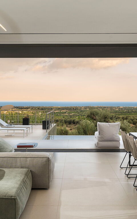 Villa Calypso: Ansichten, Esszimmer, Wohnzimmer