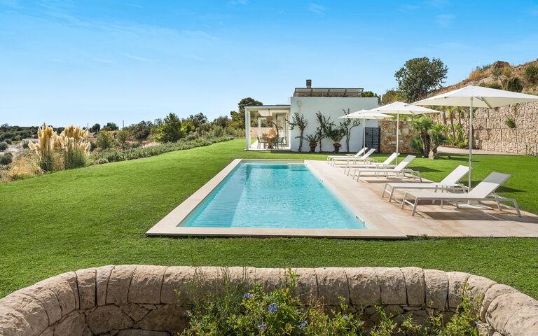 Villa Petite Afrique: Außen, Draussen, Garten, Schwimmbad