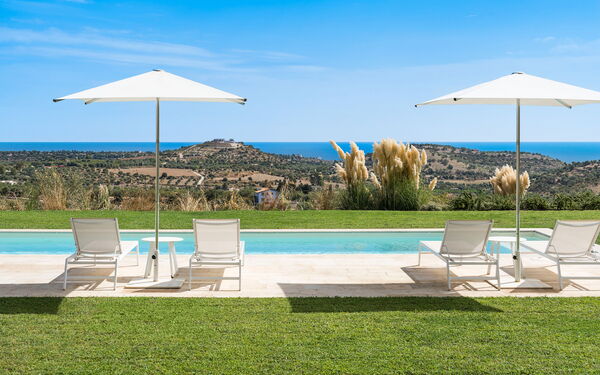 Villa Petite Afrique: Außen, Draussen, Garten, Schwimmbad