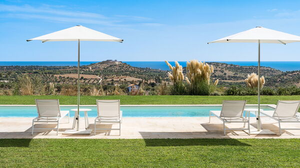 Villa Petite Afrique: Außen, Draussen, Garten, Schwimmbad