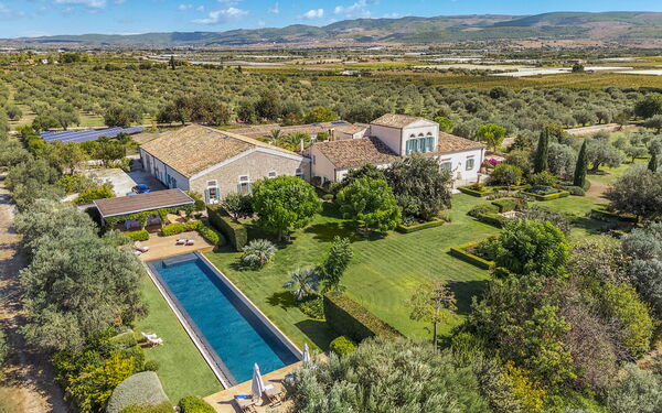 Domus Olivae: Ansichten, Außen, Draussen, Garten, Schwimmbad