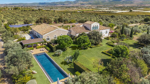 Domus Olivae: Ansichten, Außen, Draussen, Garten, Schwimmbad