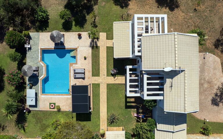 Villa Carreta: Ansichten, Garten, Schwimmbad