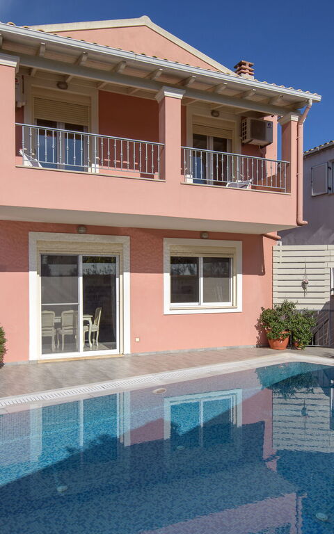 Doctor'S House: Außen, Draussen, Schwimmbad