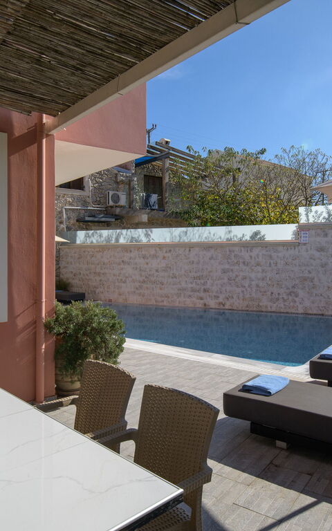 Doctor'S House: Außen, Draussen, Schwimmbad