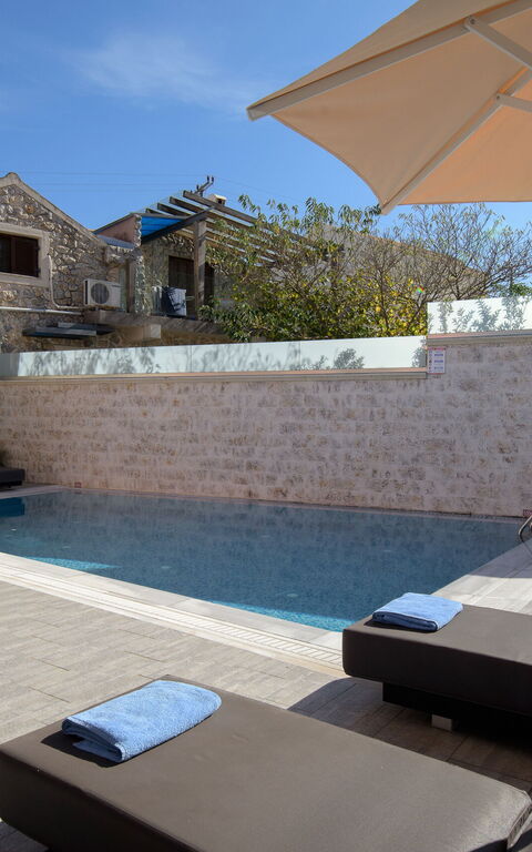 Doctor'S House: Außen, Draussen, Schwimmbad