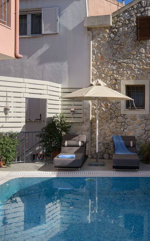 Doctor'S House: Außen, Draussen, Schwimmbad