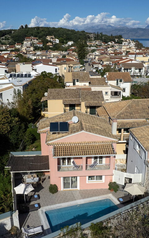 Doctor'S House: Ansichten, Schwimmbad