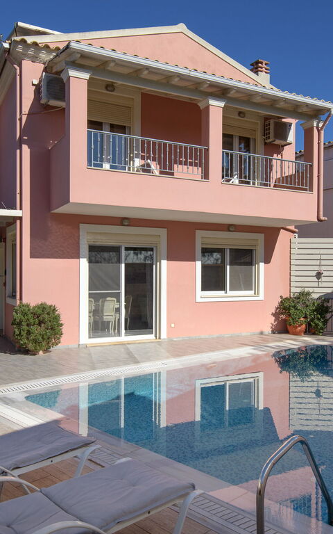 Doctor'S House: Außen, Draussen, Schwimmbad