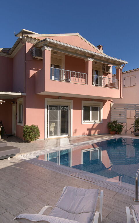 Doctor'S House: Außen, Draussen, Schwimmbad