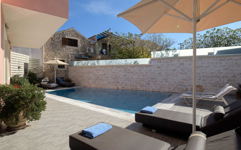 Doctor'S House: Außen, Draussen, Schwimmbad