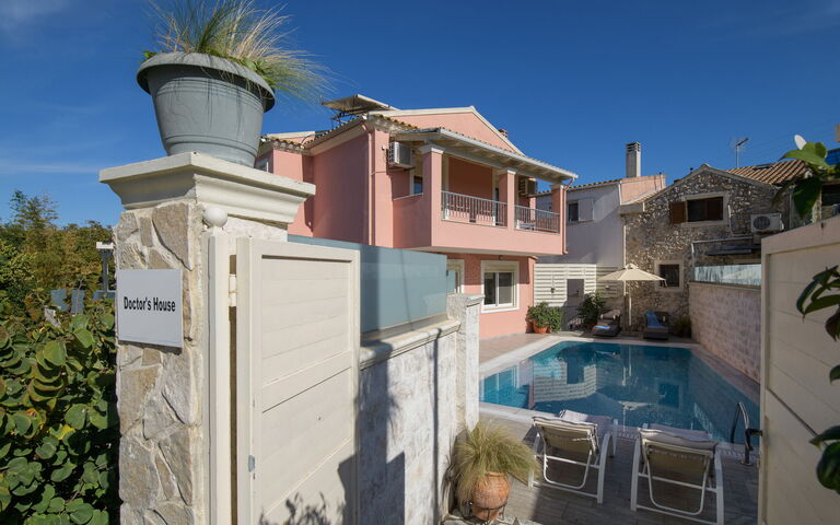 Doctor'S House: Außen, Draussen, Schwimmbad