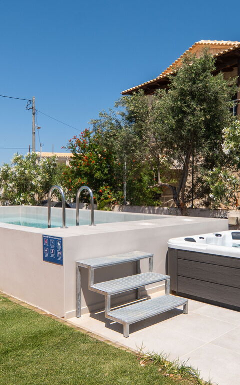 Magnolia: Draussen, Garten, Schwimmbad, Whirlpool