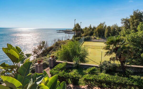 Villa Continella: Ansichten, Außen, Draussen