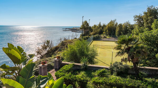 Villa Continella: Ansichten, Außen, Draussen