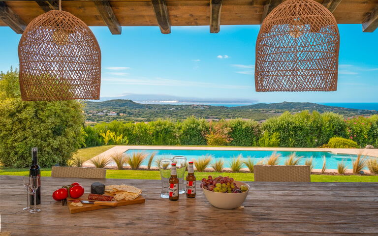 Villa Marinella: Ansichten, Außen, Balkon / Terrasse / Patio, Schwimmbad