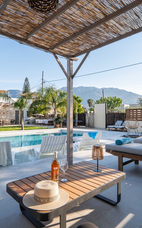 Villa Olympia: Außen, Balkon / Terrasse / Patio, Draussen, Schwimmbad