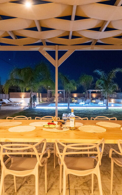 Villa Olympia: Außen, Balkon / Terrasse / Patio, Draussen, Schwimmbad